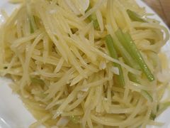 芹菜土豆丝-李连贵熏肉大饼(沈阳站店)
