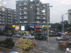 景观位-鑫悦楼煎蟹·16年海鲜大排档