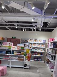 -嗨本可潮玩仓(大兴大悦春风里店)