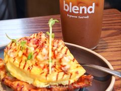 鲜虾牛油果嫩蛋可颂华夫-blend咖啡部落(卓悦中心店)