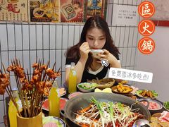 -四小区火锅·巷子里的重庆火锅(花照壁店)