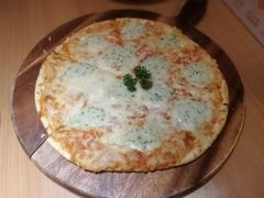 混合欧芝披萨-Lia Cafe Bar Restaurant松山咖啡屋