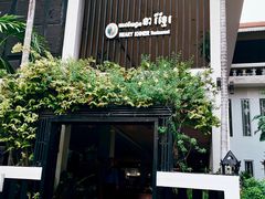 -Neary Khmer Restaurant