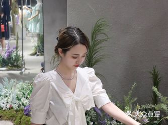 嘿！来这家买手店里看一次戏剧表演吧～