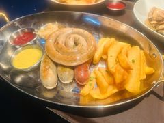 -MONICH牛排融合餐厅(和义大道购物中心店)