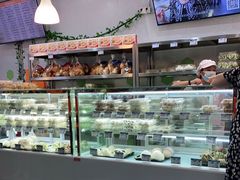 面包甜点陈列柜-白玉兰食品(中山公园龙之梦店)