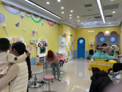 -爆米花儿童美发乐园