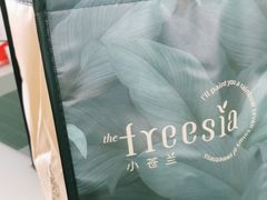 -小苍兰风铃草·礼物蛋糕(沈阳店)