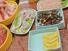 -四囍码头海鲜烧烤自助火锅(外滩南京东路悦荟广场店)