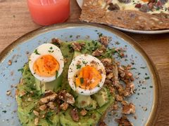 牛油果煮蛋吐司-RAC BAR(安福路店)