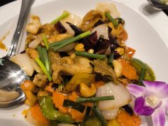 -Chom Cafe and Restaurant