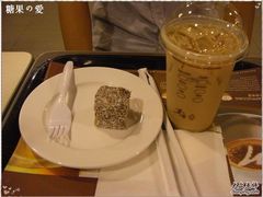 冰拿铁＋巧克力拉明顿-麦当劳(中山公园龙之梦店)