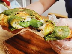 抹茶流心可颂-怪 kafe.
