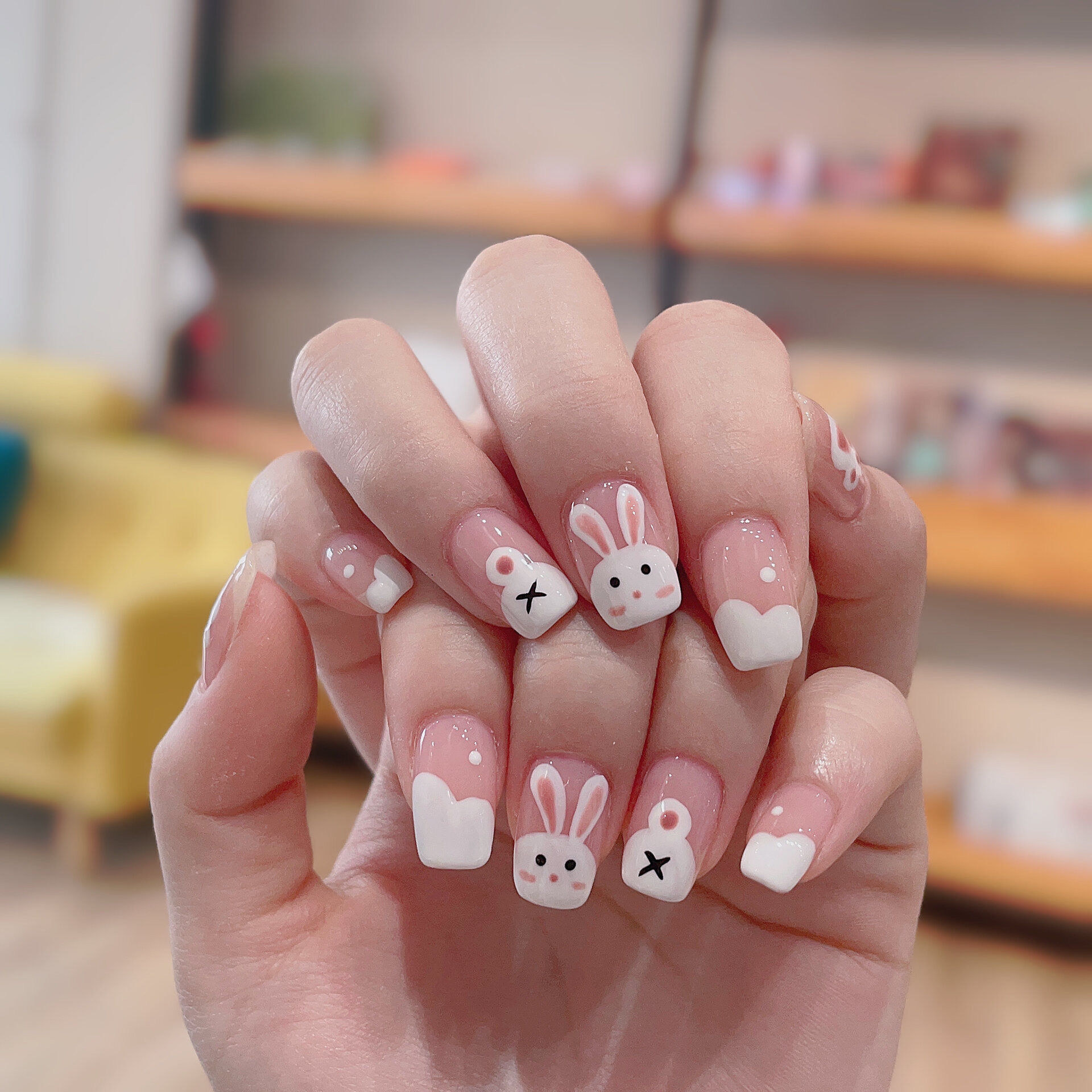 手工彩绘小白兔美甲💅兔年就要来做个可爱的小白兔美甲呀