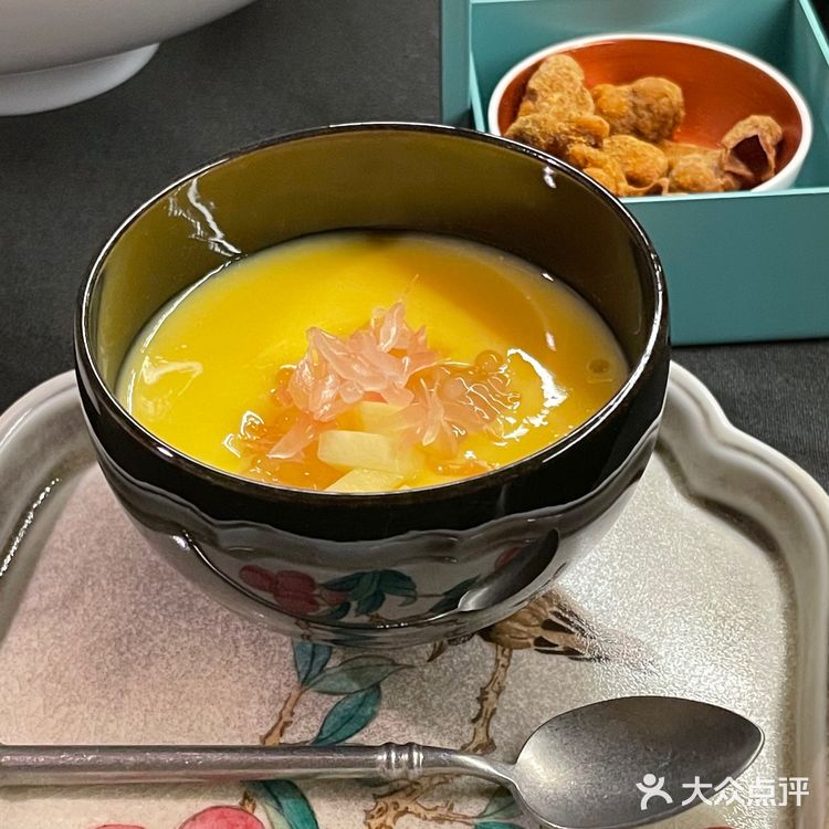 打卡看得见东方明珠的重庆火锅！宴山城！