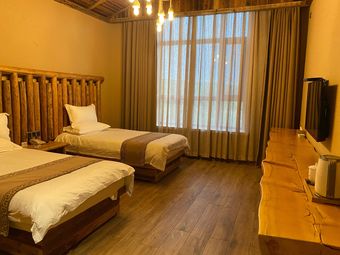 九鑫山珍度假村