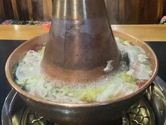 -果松木炭酸菜铜火锅·外婆参鸡汤