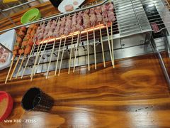 -哈尔滨小酒馆·鲜肉现穿自助烧烤(康新花园店)
