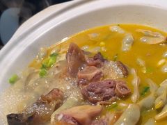-帅巴人舅母子腊蹄民俗村