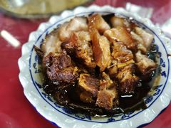 棕香肉-灶头屋里
