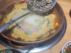 -洱火云南酸菜牛肉火锅(石景山当代商城店)