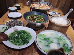 -老滇山寨•云南特色菜•地方菜•民族风情歌舞表演(金碧店)