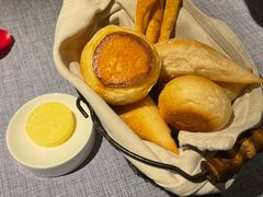 餐前面包-弦月窗LUNETTE BY AMANDA(复兴路店)