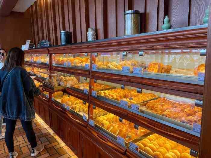 鲜鲜坊(国际大厦店)-"岁岁重阳,今又重阳.来到鲜鲜坊为老人买礼.