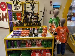 -m豆巧克力世界(上海世茂广场店)