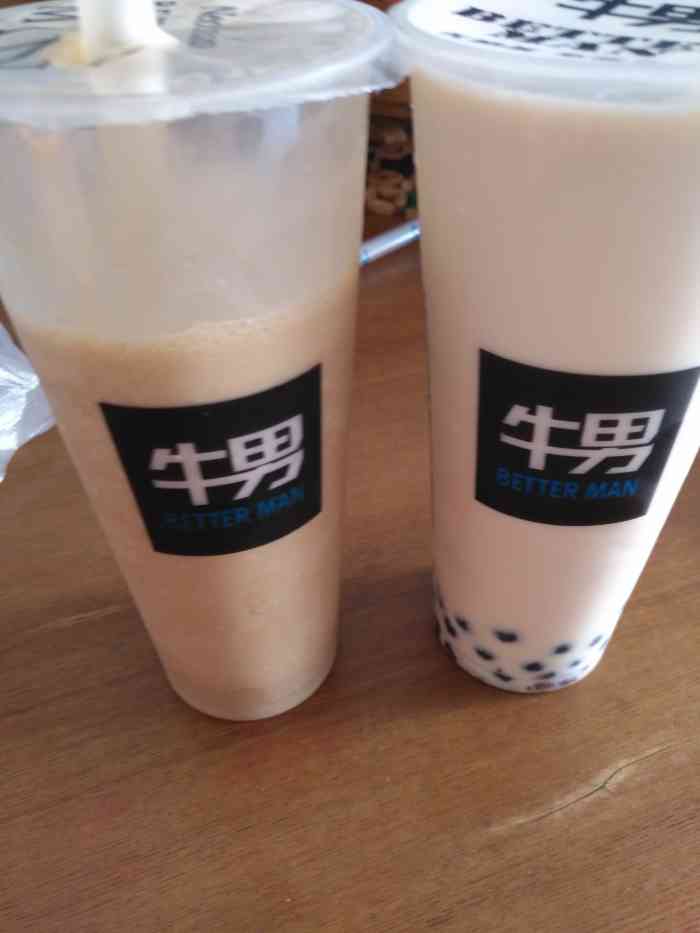 打分 点的一杯奶茶和一杯摩卡奶昔,摩卡奶昔非常好