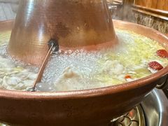 -果松木炭酸菜铜火锅·外婆参鸡汤