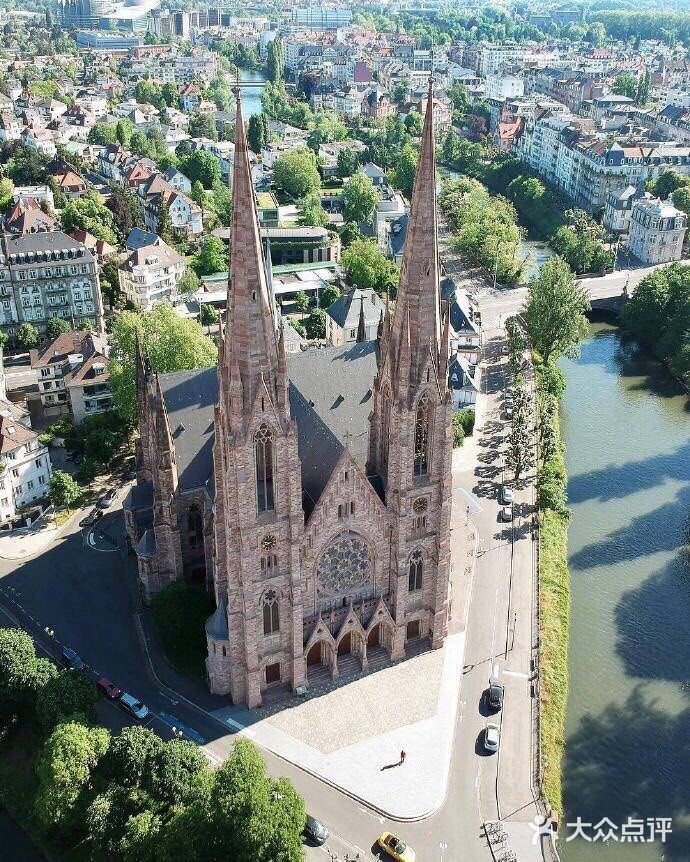 因而该市在语言和文化上兼有法国和德国的特点