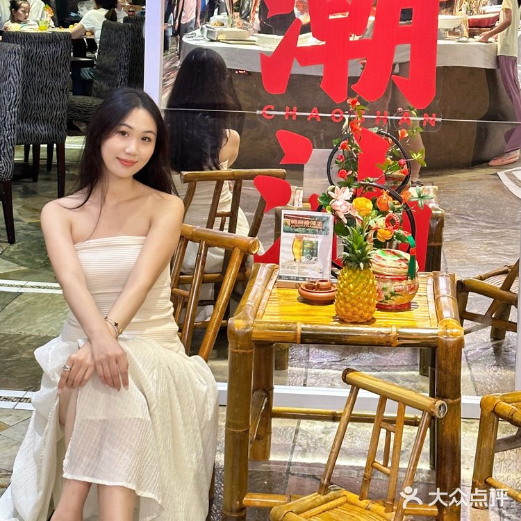 广州🐯娃在长隆白虎餐厅跟老虎用餐又幸福了