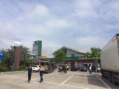 -诸城服务区-停车场