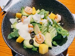 芒果牛油果烤虾沙拉-普兰达德国餐厅·德式脆皮烤猪肘·自酿啤酒(观唐店)