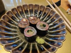 银鱼矶边卷和三文鱼奶酪无花果卷-鮨冠OMAKASE食べ放题(北京首店)