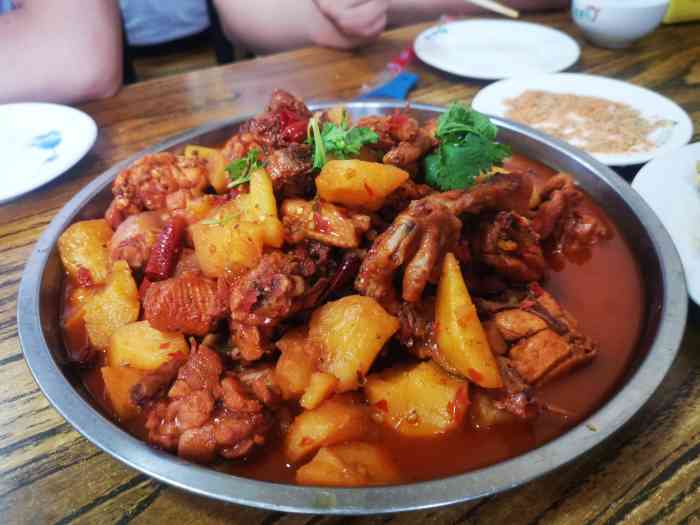 农夫大盘鸡(锦程大街店)-"周末的中午加班,就在单位附近找地方吃一口.