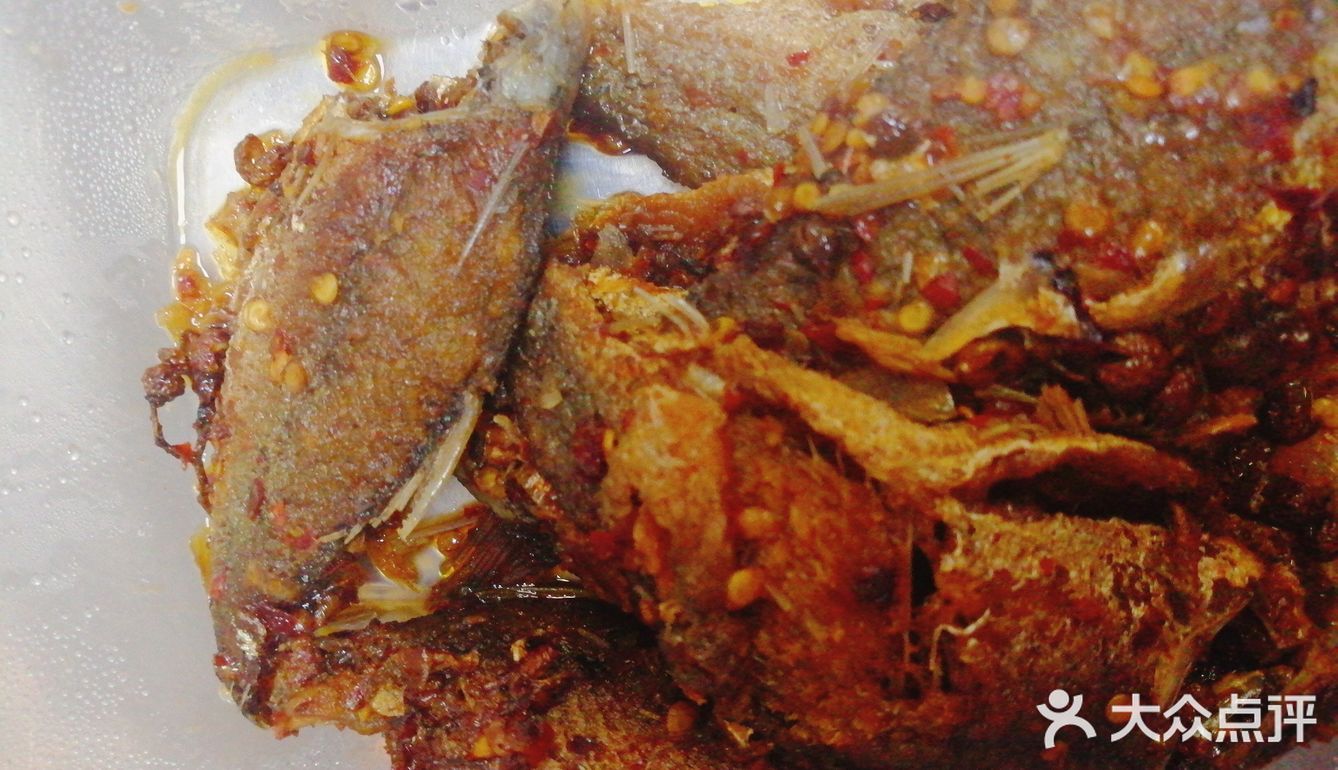 今天下好大的雨呀，正好经过光头卤店，就进来他们家用餐