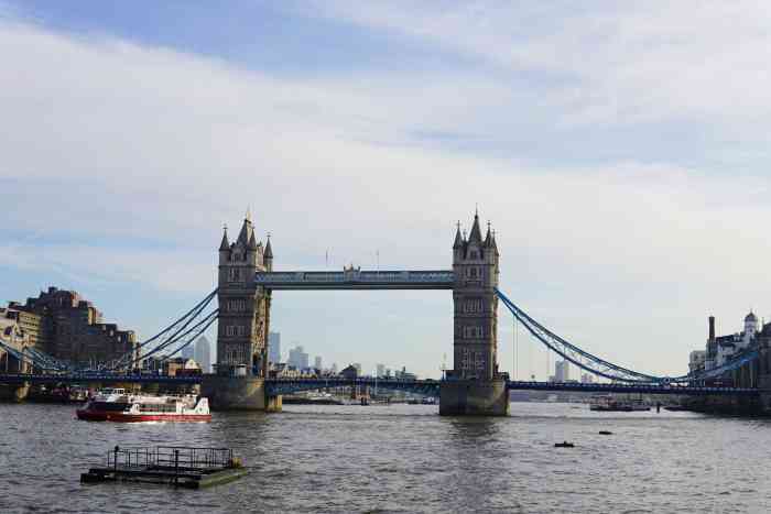 新伦敦大桥图片