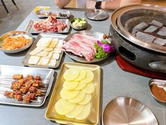 -围炉肉舍•炭烤活鳗•丹东海鲜烤肉(步行街店)