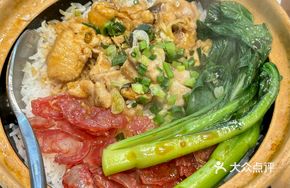 Lap Cheong Mushroom Chicken Claypot Rice
