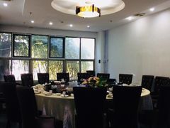 -红栌温泉山庄生态美食餐厅