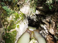 -龙水峡地缝景区