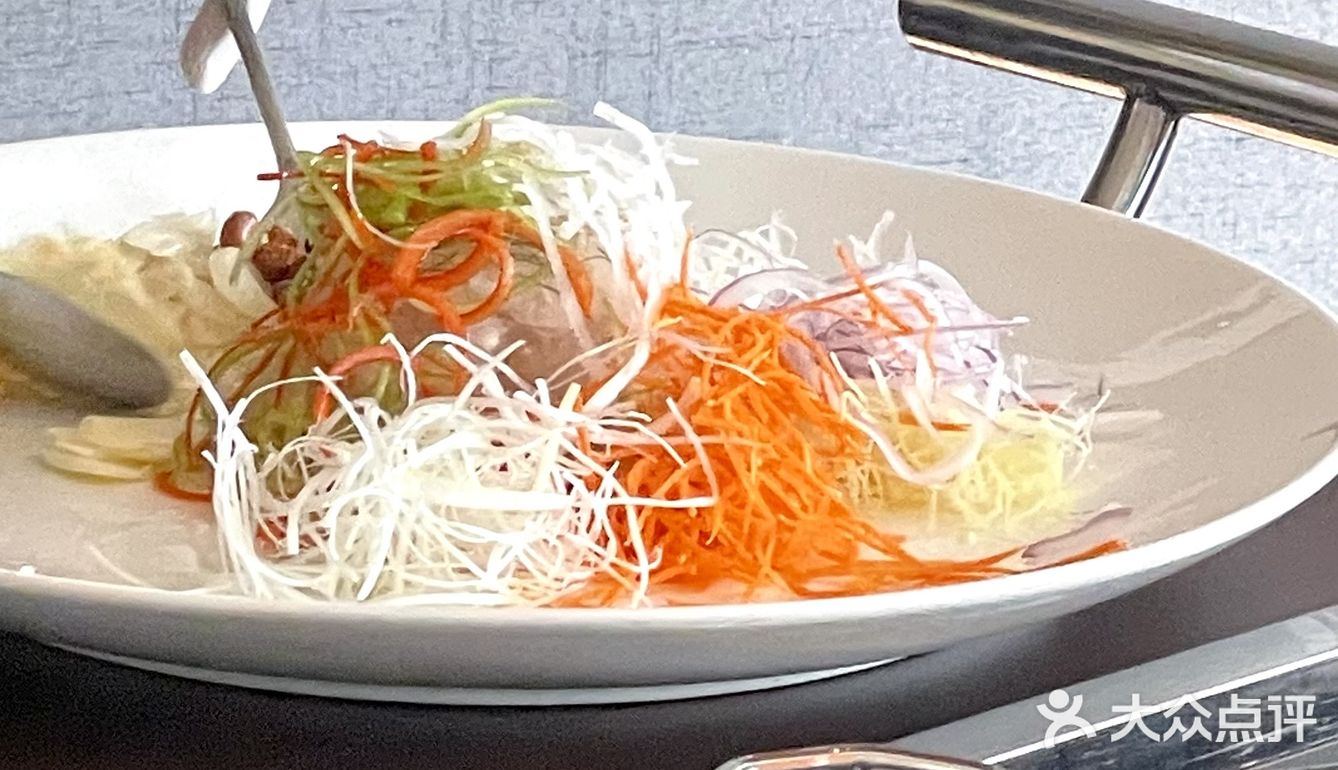 鱼生比例也低得可怜 幸好东星斑鱼骨泡饭味道还挺鲜