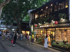 -猫的天空之城概念书店(杭州南宋御街店)