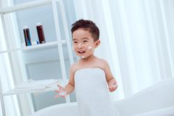 -亲吻宝贝儿童摄影