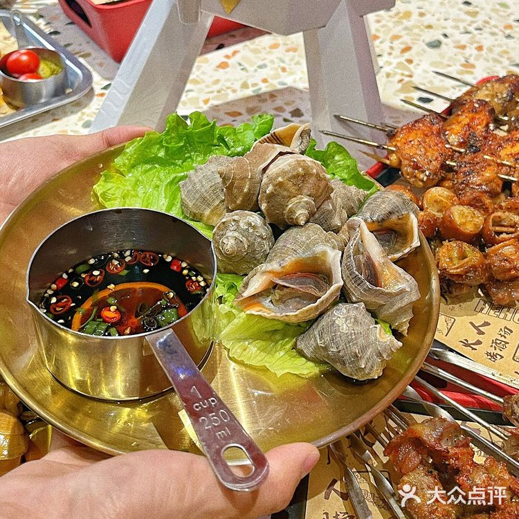 网红酒桶配烤串，[啤酒]这才是大人的快乐！