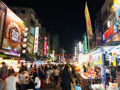 -六合夜市