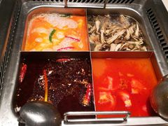 泰式冬阴功汤底-海底捞火锅鲜切牛肉主题店(长寿路店)