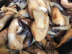 橄榄油大蒜炒杂菌-普兰达德国餐厅·德式脆皮烤猪肘·自酿啤酒(观唐店)